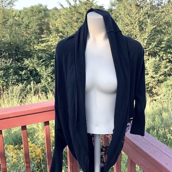 BCBG MAXAZRIA Wrap Black super soft embroidered back Dolman sleeve Shrug S Med - Picture 1 of 10
